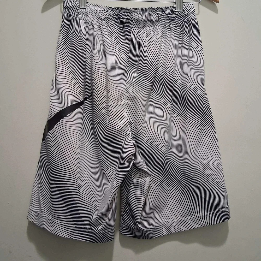 Nike‎ Dri-FIT Basketball Shorts Mens Small Black White Wave Optical Illusion Art